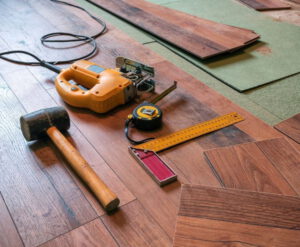 best tools to cut vinyl plank flooring